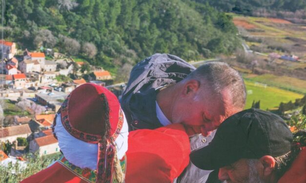 Uvooo! Eviva nam kumpanija, poša nam je alavija! – etnografija Lastovskoga poklada